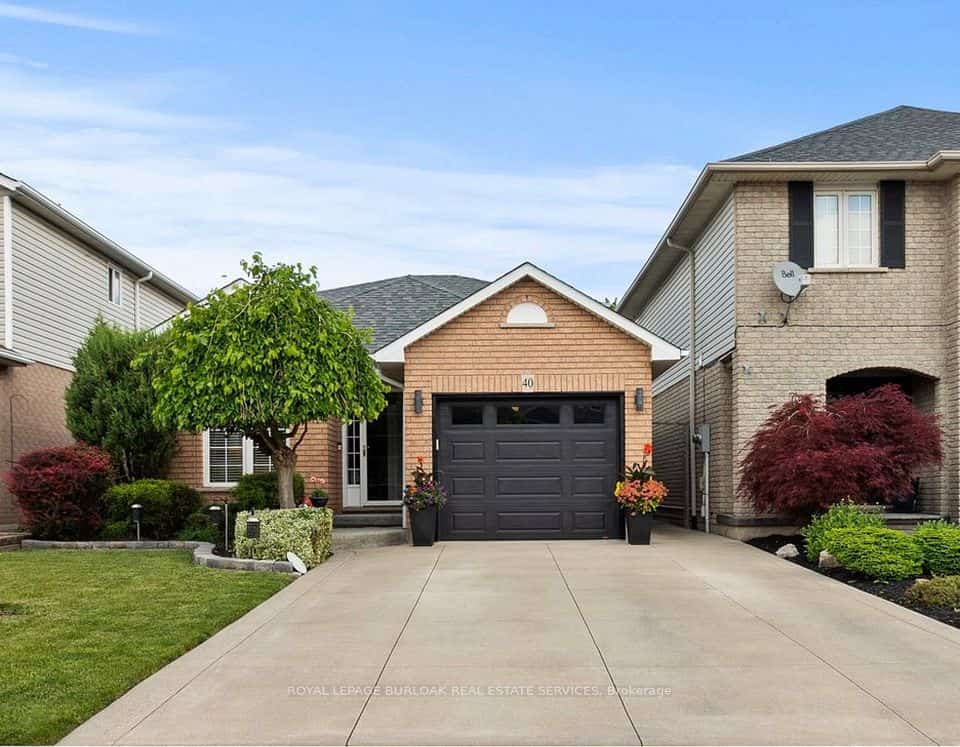 40 Bridgette Drive, Hamilton, ON L9A 5J8