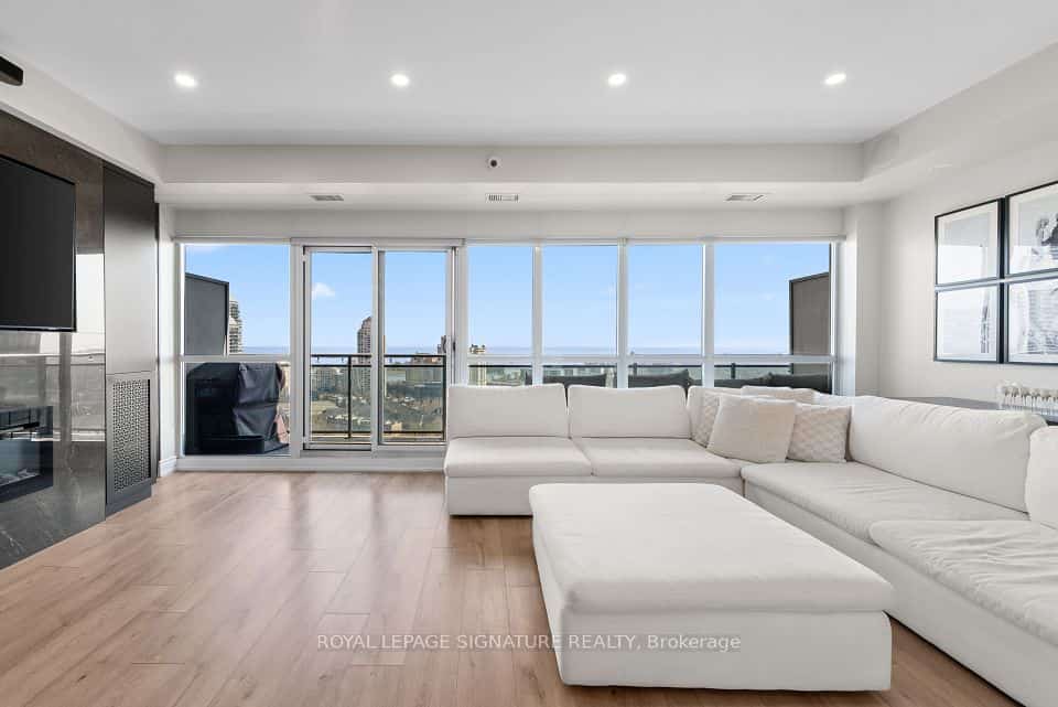 165 Legion Road #2128, Toronto, ON M8Y 0B3