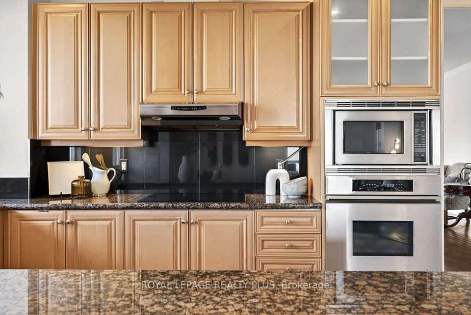 35 Kingsbridge Garden Circle, Mississauga