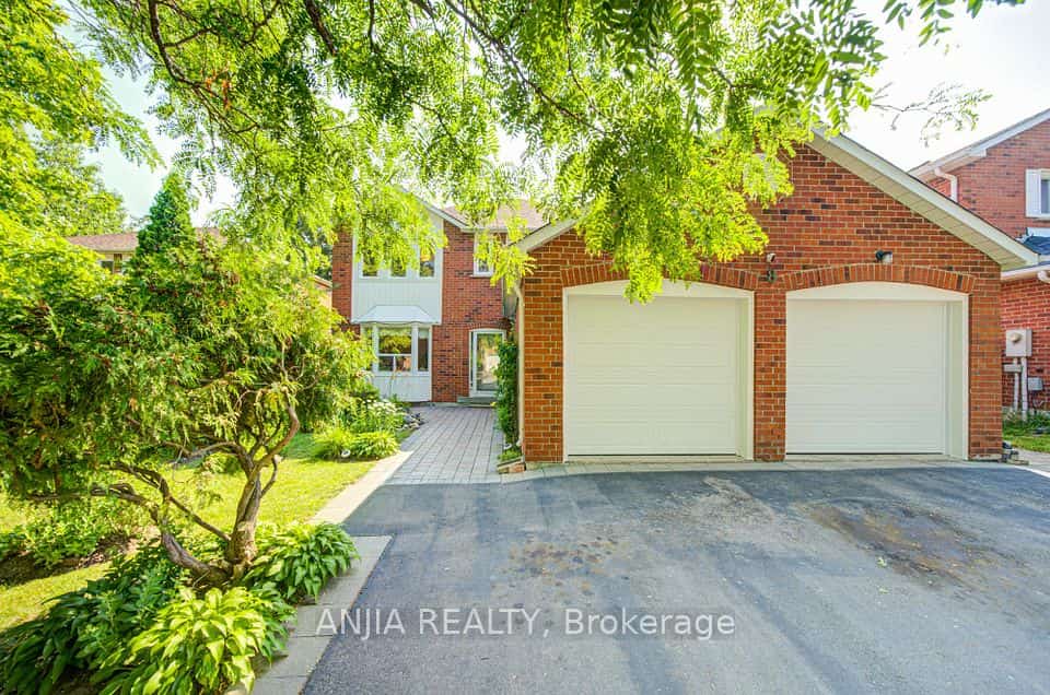 8 Brooklyn Crescent, Markham, ON L3P 7C1