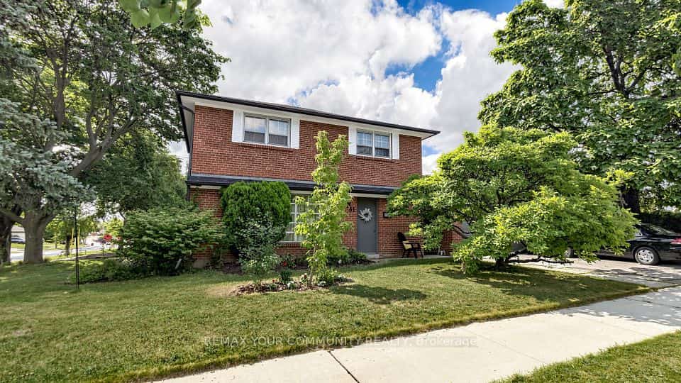 61 Norfield Crescent, Toronto, ON M9W 1X5