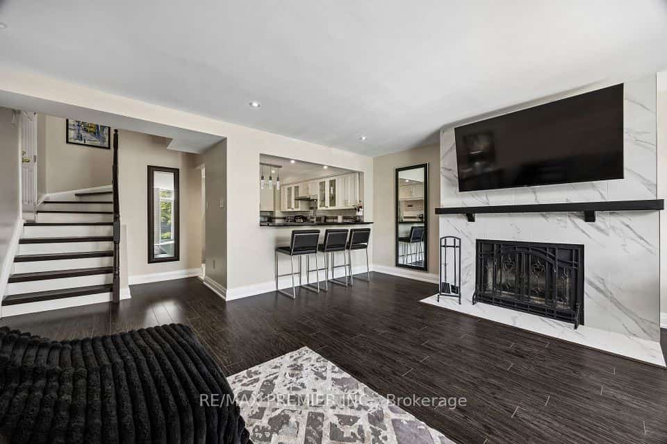 100 Arbors Lane #8, Vaughan, ON L4L 7G4