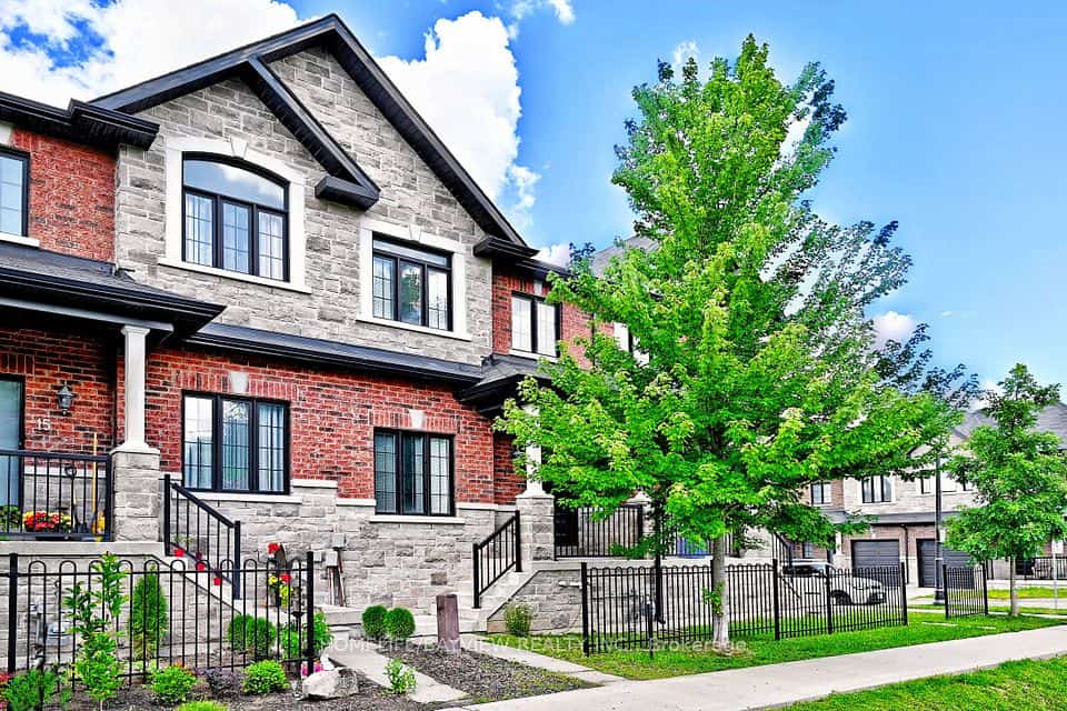 17 Zenyatta Lane, East Gwillimbury, ON L9N 0N7