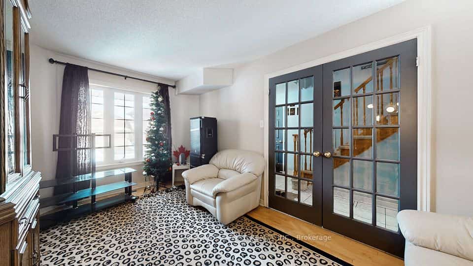 9 Roughley Street, Bradford West Gwillimbury, ON L3Z 3B2