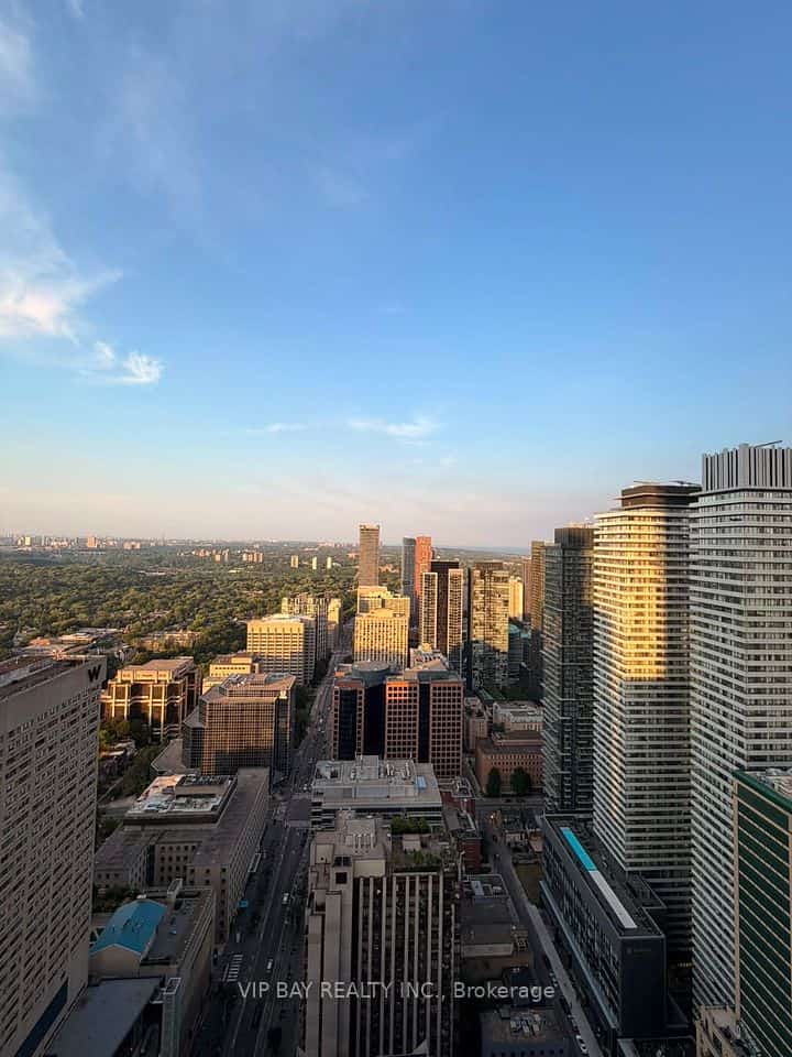 1 Bloor Street E #4802, Toronto, ON M4W 0A8