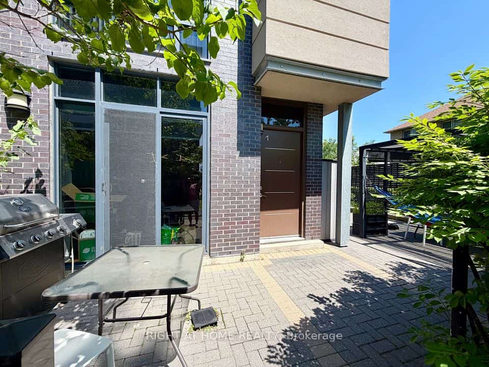 15 Valhalla Inn #1, Toronto, ON M9B 0B3