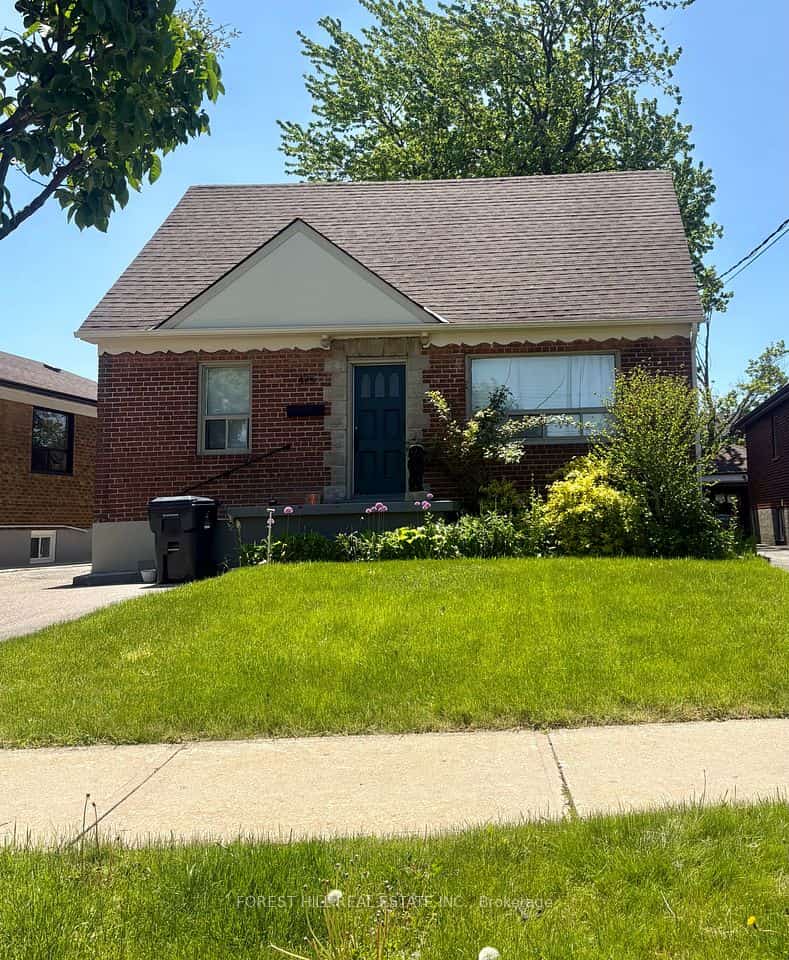 475 Maple Leaf Drive, Toronto, ON M6L 1R1