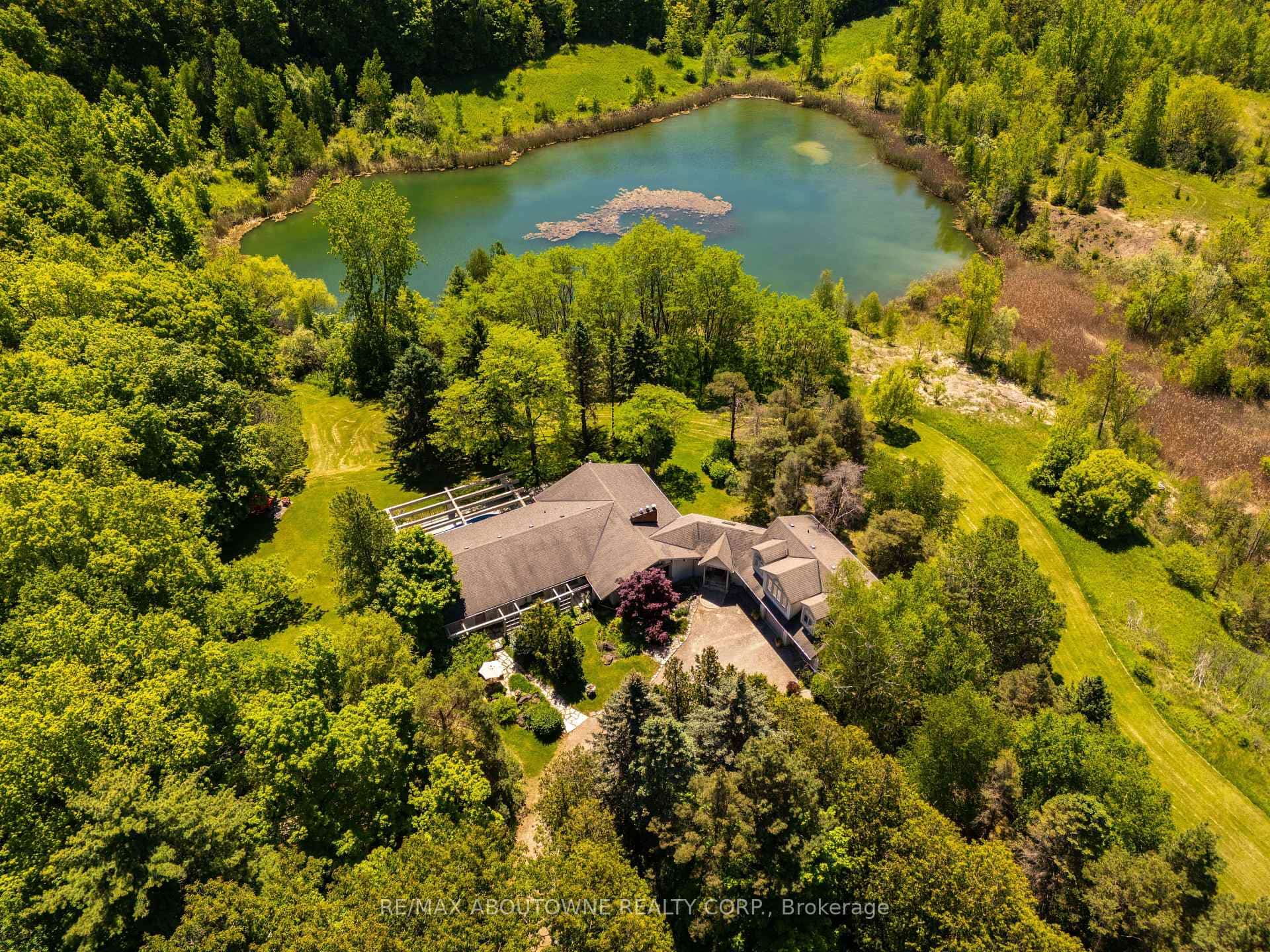 2360 8 Side Road, Burlington, ON L7P 0M7