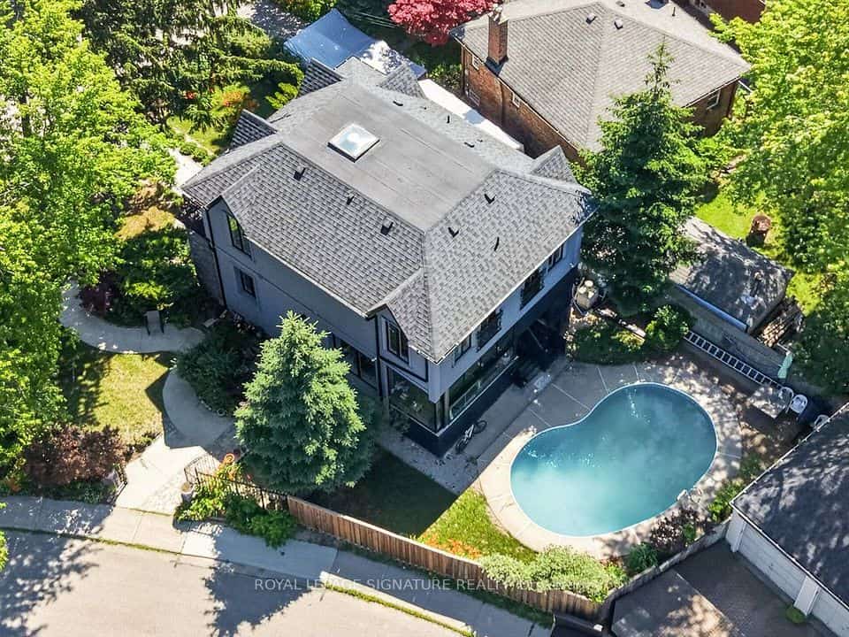 32 Cliffcrest Drive, Toronto, ON M1M 2K2