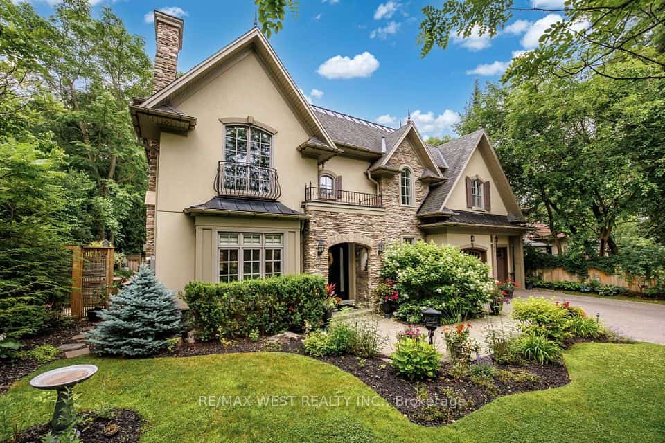 92 Pinetree Way, Mississauga, ON L5G 2R1