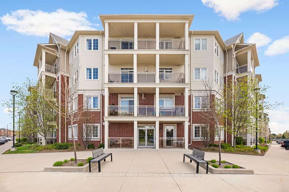 80 Aspen Springs Drive #111, Clarington, ON L1C 0V4