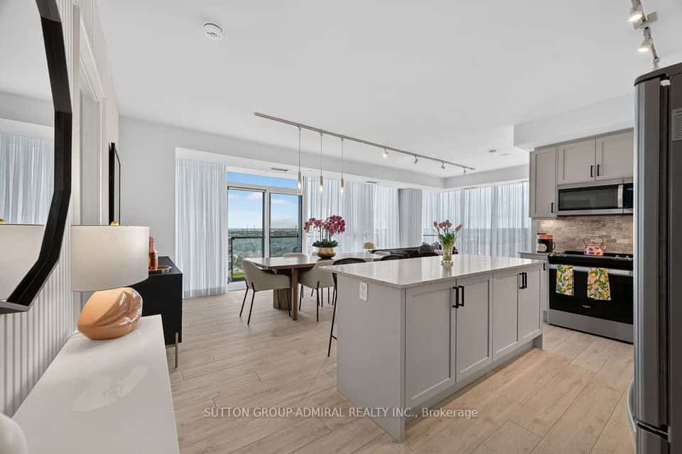 10 Gatineau Drive #1206W, Vaughan, ON L4J 0L2