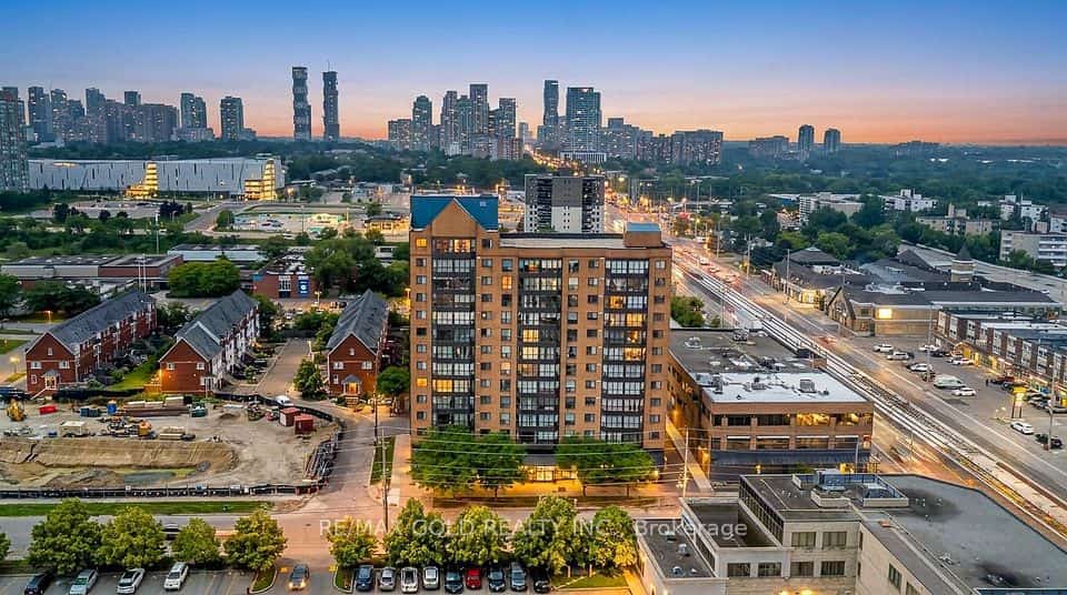25 Agnes Street, Mississauga, ON L5B 3X7