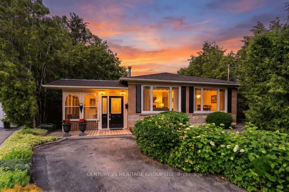 129 Bolton Avenue, Newmarket, ON L3Y 2X3