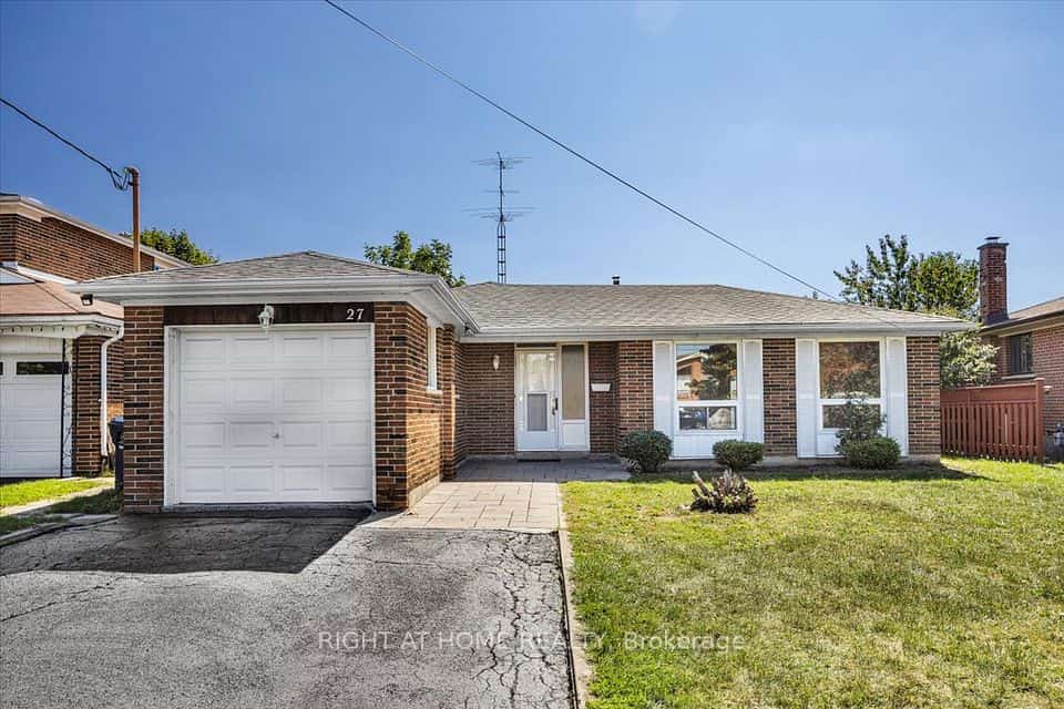 27 Villata Gardens, Toronto, ON M3J 1J7