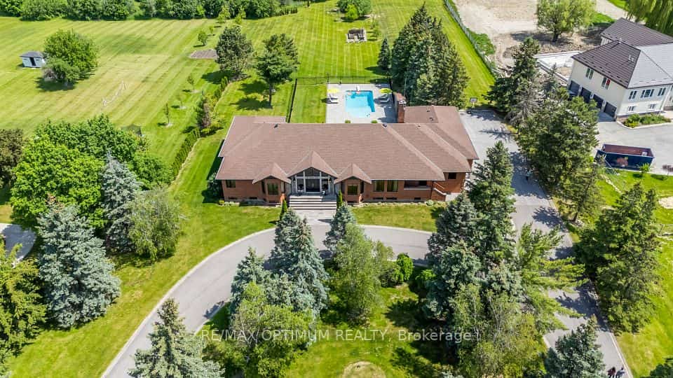 37 Fenton Way, Brampton, ON L6P 0P4