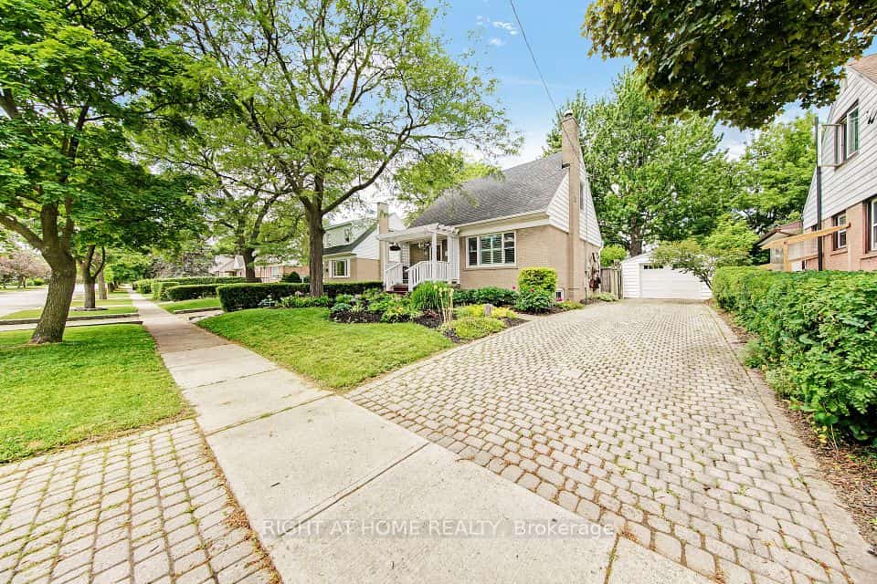 74 MCCAUL Street, Brampton, ON L6V 1J3