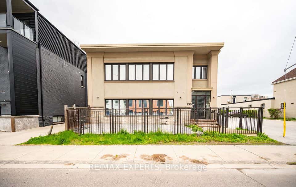130 Wellington Street N #203, Hamilton, ON L8R 1N3