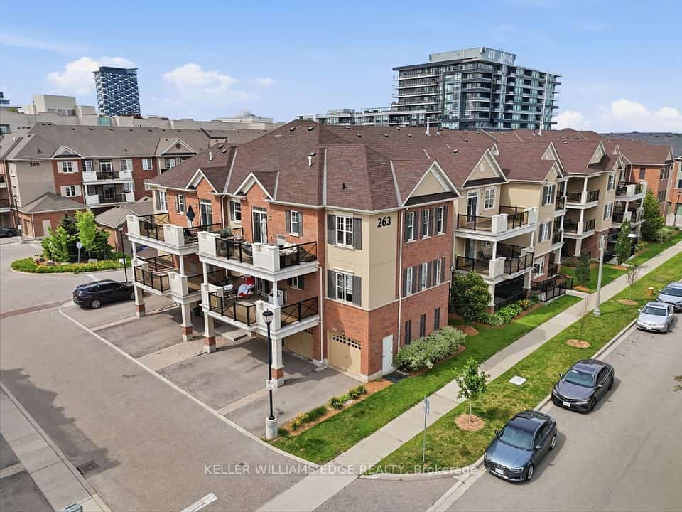 263 Georgian Drive #306, Oakville, ON L6H 0L2