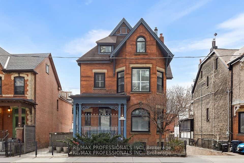 253 Wellesley Street E, Toronto, ON M4X 1G8