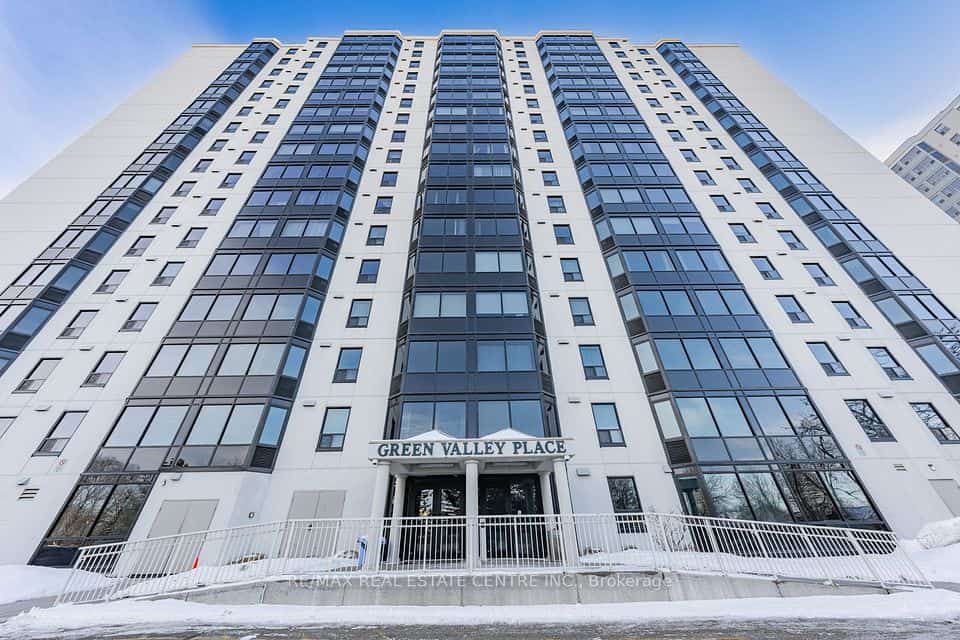 35 Green Valley Drive #1002, Kitchener, ON N2P 2A5