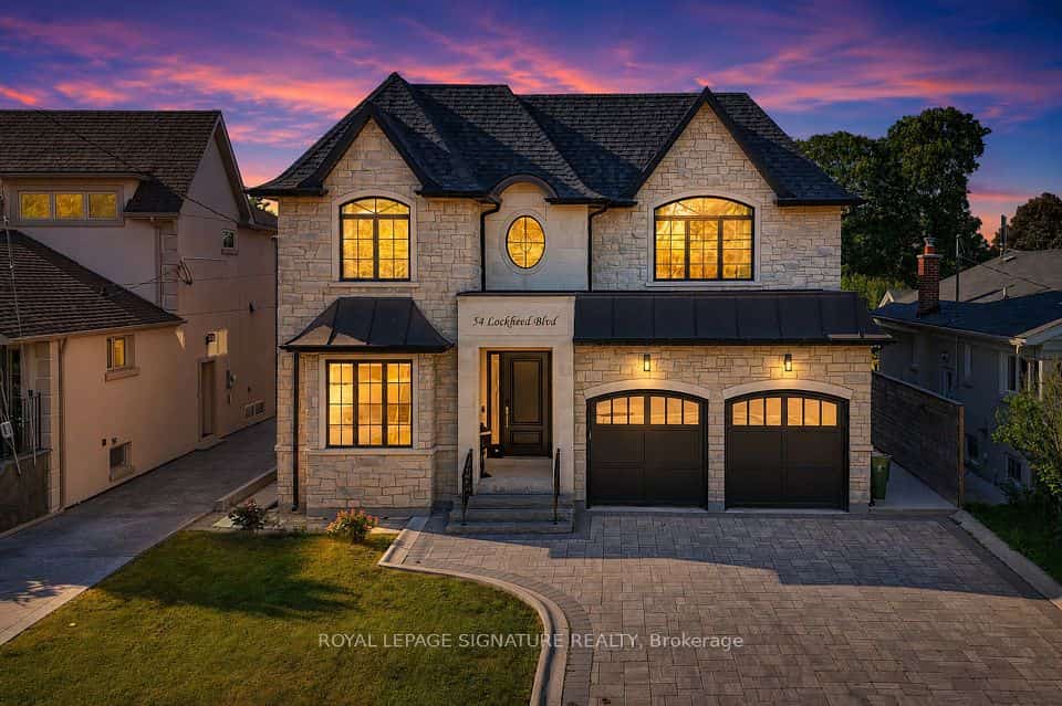 54 Lockheed Boulevard, Toronto, ON M9P 2J1