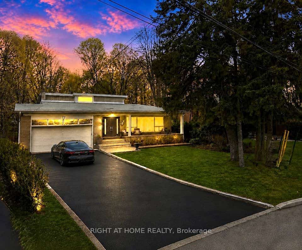 17 Denmark Crescent, Toronto, ON M2R 1J3