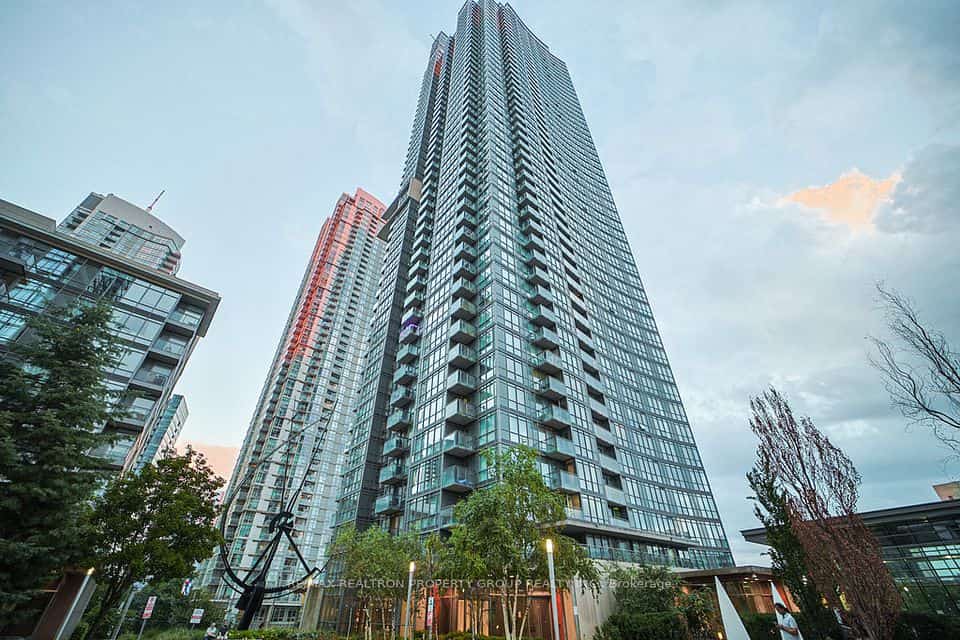 11 Brunel Court #2605, Toronto, ON M5V 3Y3