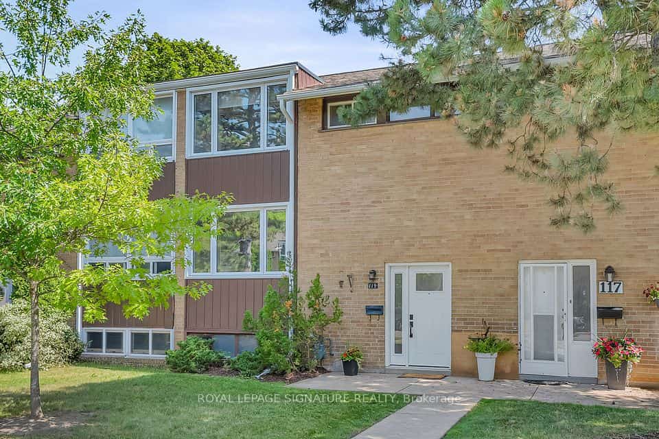 119 Southill Drive #10, Toronto, ON M3C 2H9