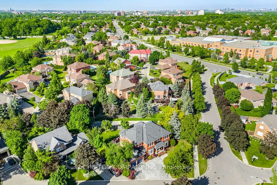 3720 Bishop Strachan Court W, Mississauga, ON L5N 6N9