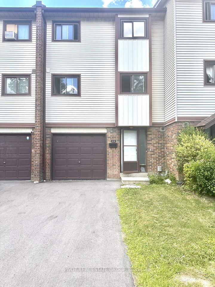 24 Mccallum Court, Brampton