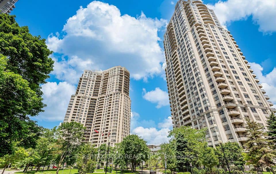 25 Kingsbridge Grdn Circle, Mississauga