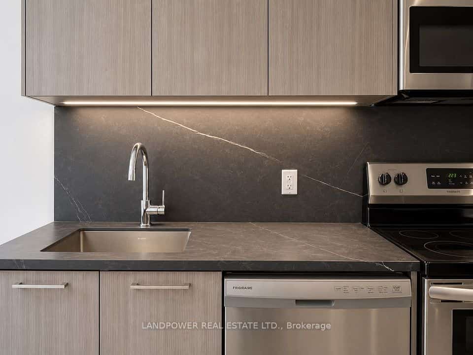 51 Winlock Park #25, Toronto, ON M2N 4S2