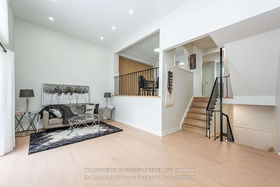 62 Mccallum Court, Brampton, ON L6W 3M4