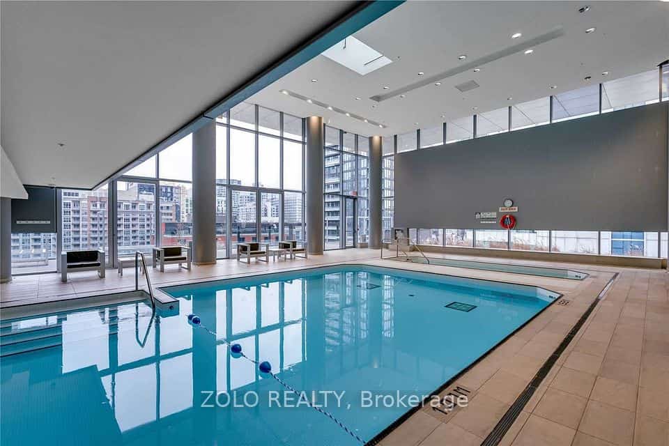 80 John Street #3710, Toronto, ON M5V 3X4