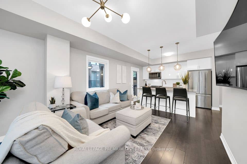 1202 Main Street E, Milton