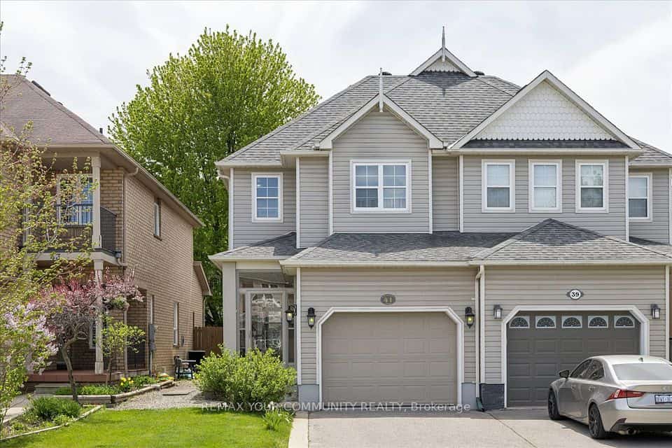 41 Old Colony Road, Richmond Hill, ON L4E 3V2