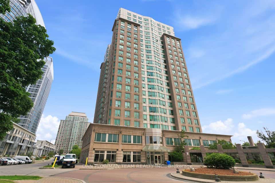 8 Lee Centre Drive #913, Toronto, ON M1H 3H8