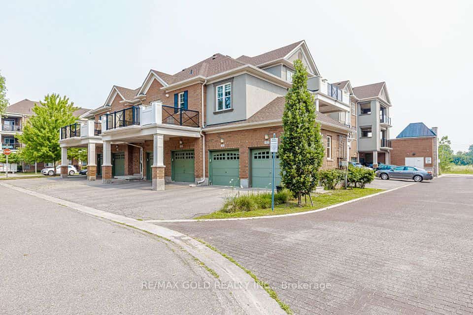 276 Gatwick Drive #205, Oakville, ON L6H 7K3