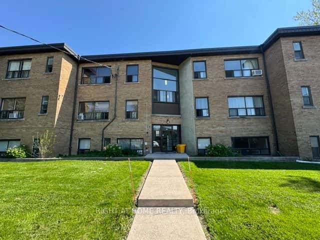 1 Wandle Avenue #1, Toronto, ON M3M 2L1