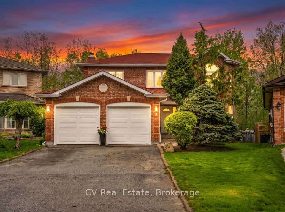 5 McCutcheon Court, Barrie, ON L4N 7C6