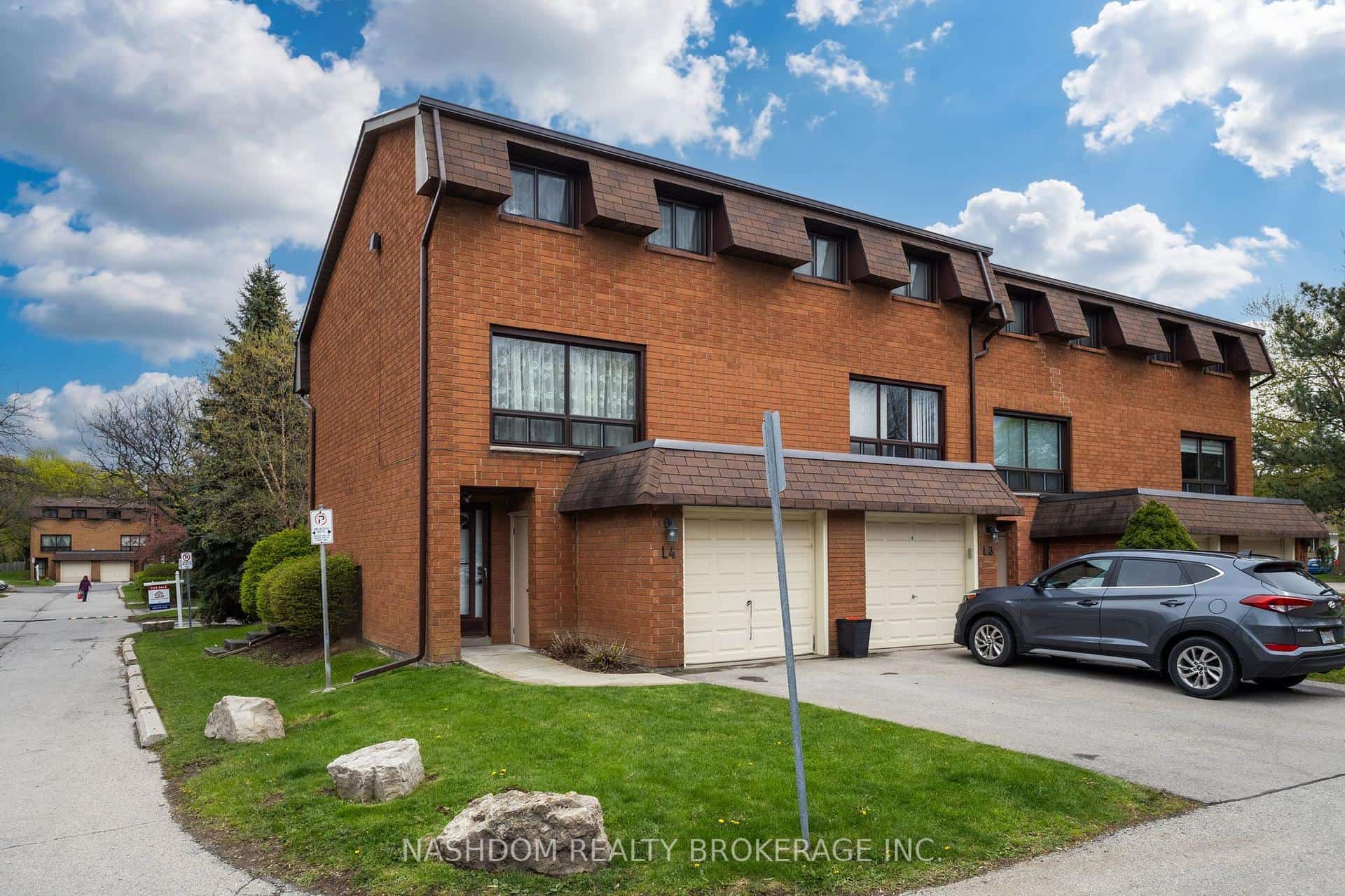 444 W Stone Church Road W #L4, Hamilton, ON L9B 1R1