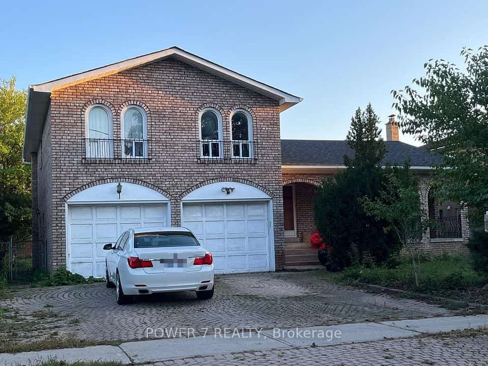33 Ernest Avenue, Toronto, ON M2J 3T4