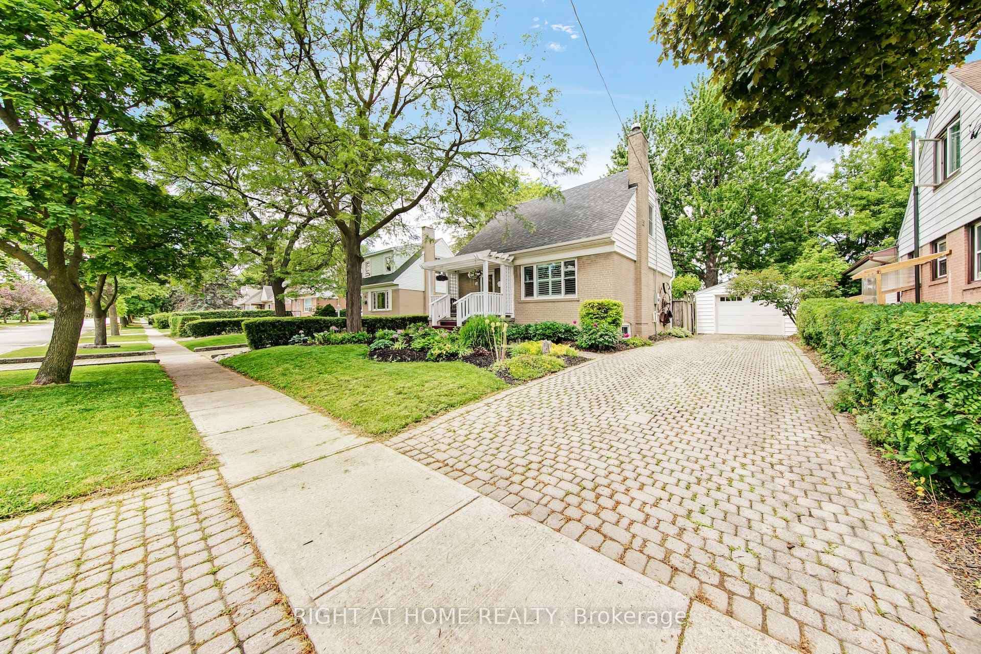 74 MCCAUL Street, Brampton, ON L6V 1J3