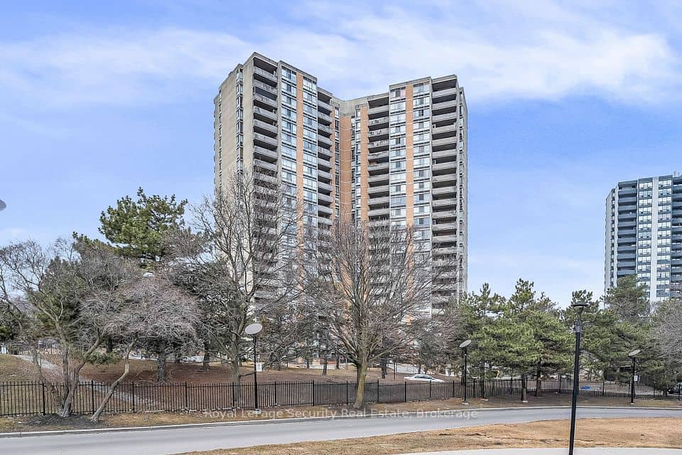 10 Martha Eaton Way, Toronto