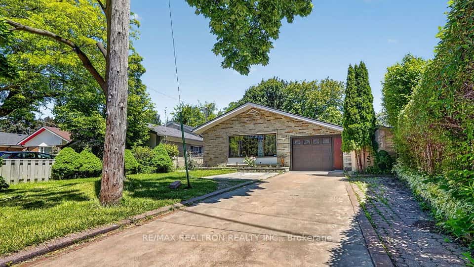 8 Bonnechere Crescent, Toronto, ON M1K 4Y8