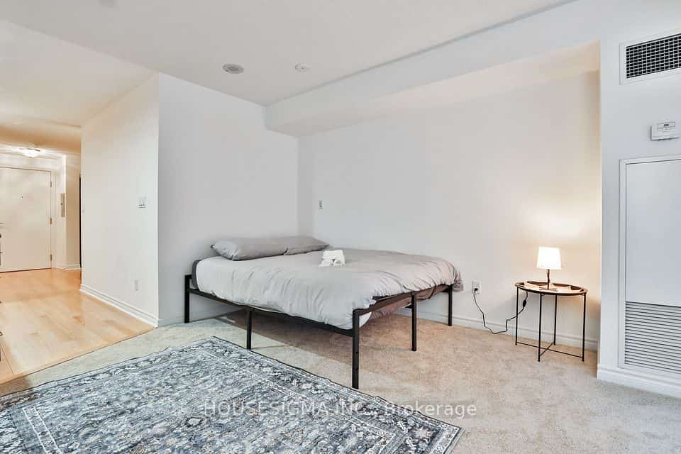 270 Wellington St Street W #222, Toronto, ON M5V 3P5