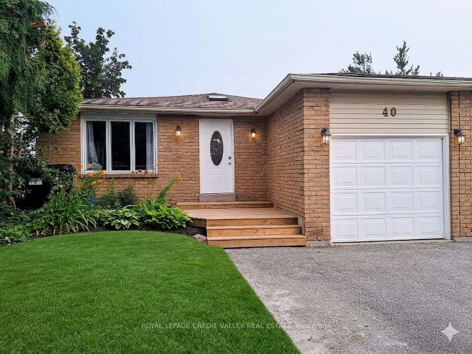 40 Hickling Trail, Barrie, ON L4M 5S4