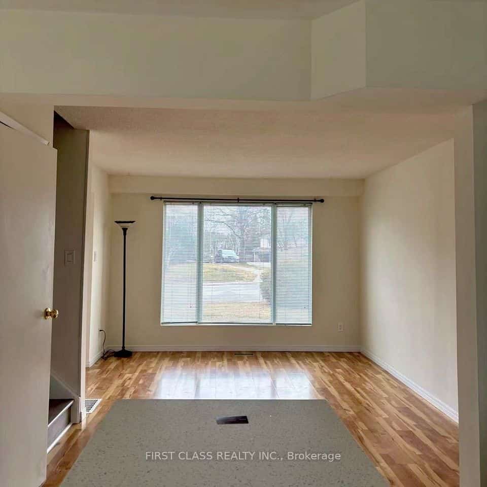 701 Leeder Court, Newmarket, ON L3Y 5A8