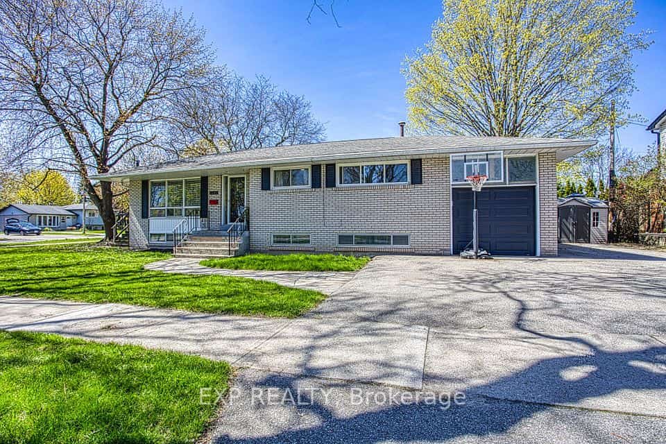 2387 Cyprus Avenue, Burlington, ON L7P 1G5